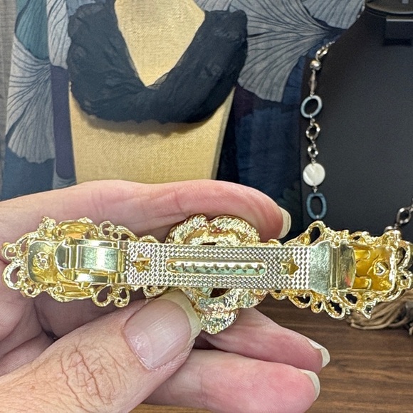 Elegant Gold Crystal Floral Hair Clip - Picture 4 of 5